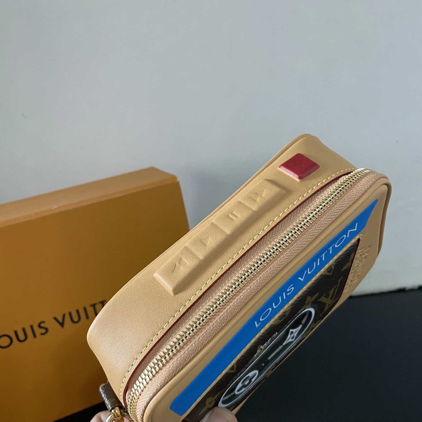 MOMO- 8V M14062 Baladeur Wearable Wallet cowhide high quality version item：E-B177I2414