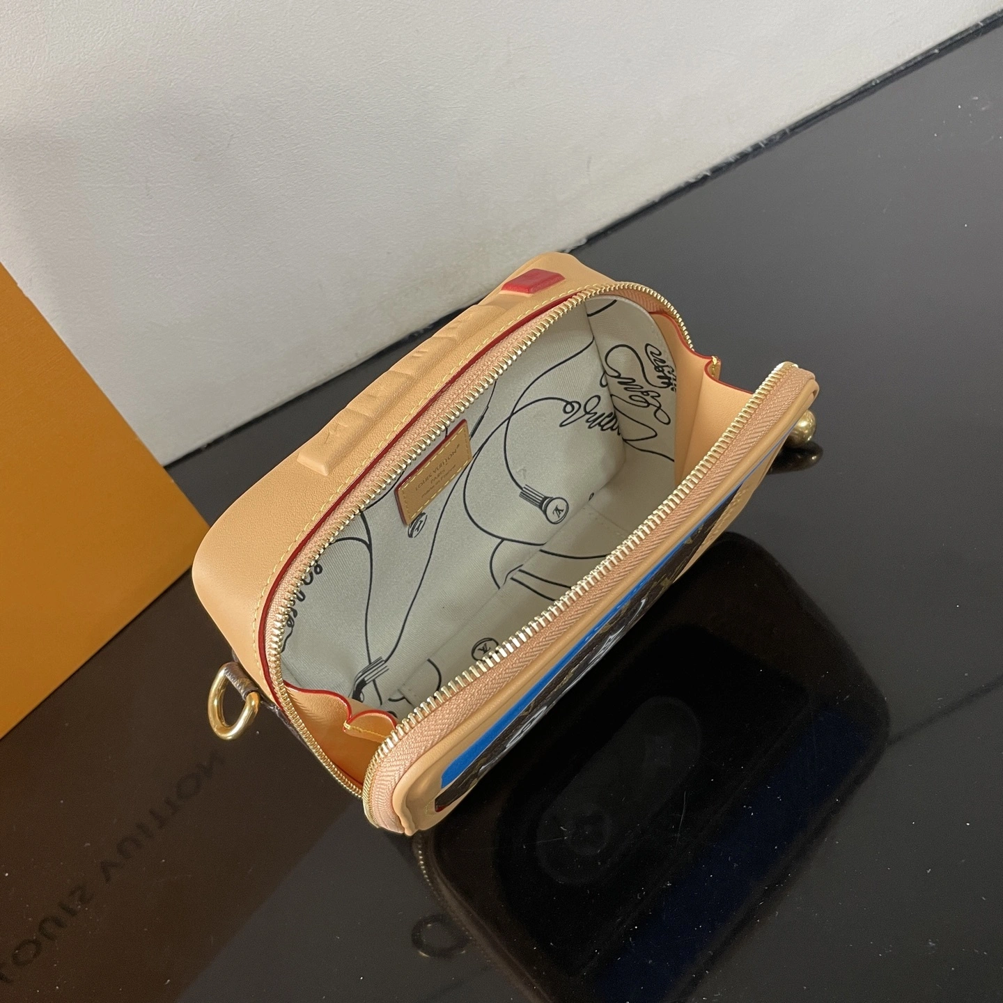 MOMO- 8V M14062 Baladeur Wearable Wallet cowhide high quality version item：E-B177I2414