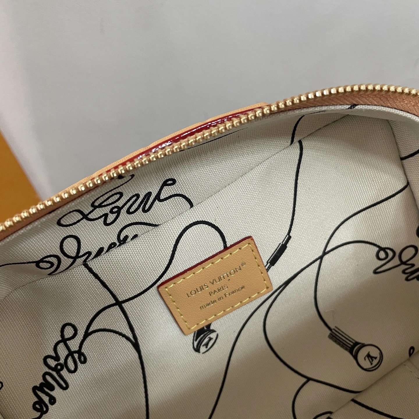 MOMO- 8V M14062 Baladeur Wearable Wallet cowhide high quality version item：E-B177I2414