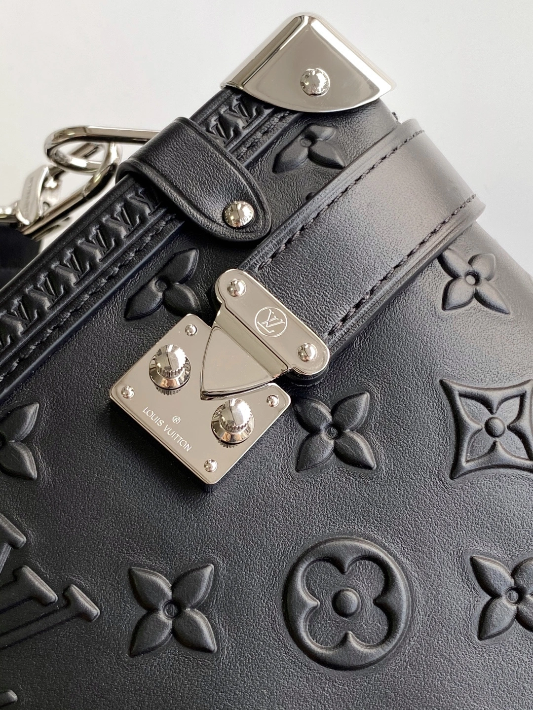 MOMO-- 8V M14572 high quality version Side Trunk Monogram Bold cowhide item:F-B000A1416