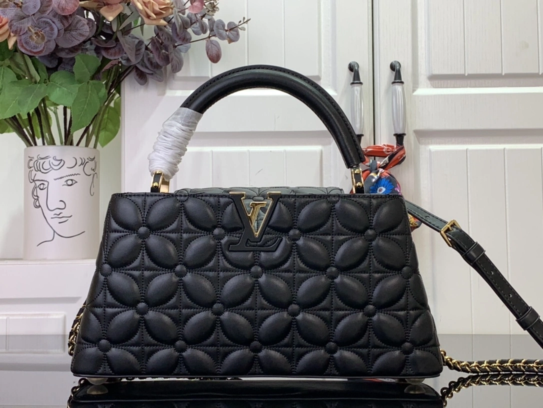 MOMO-- 8V M25284 high quality version Capucines East-West MM sheepskin item:E-B063C0539
