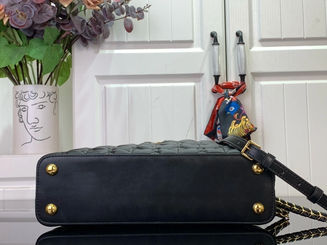 MOMO-- 8V M25284 high quality version Capucines East-West MM sheepskin item:E-B063C0539