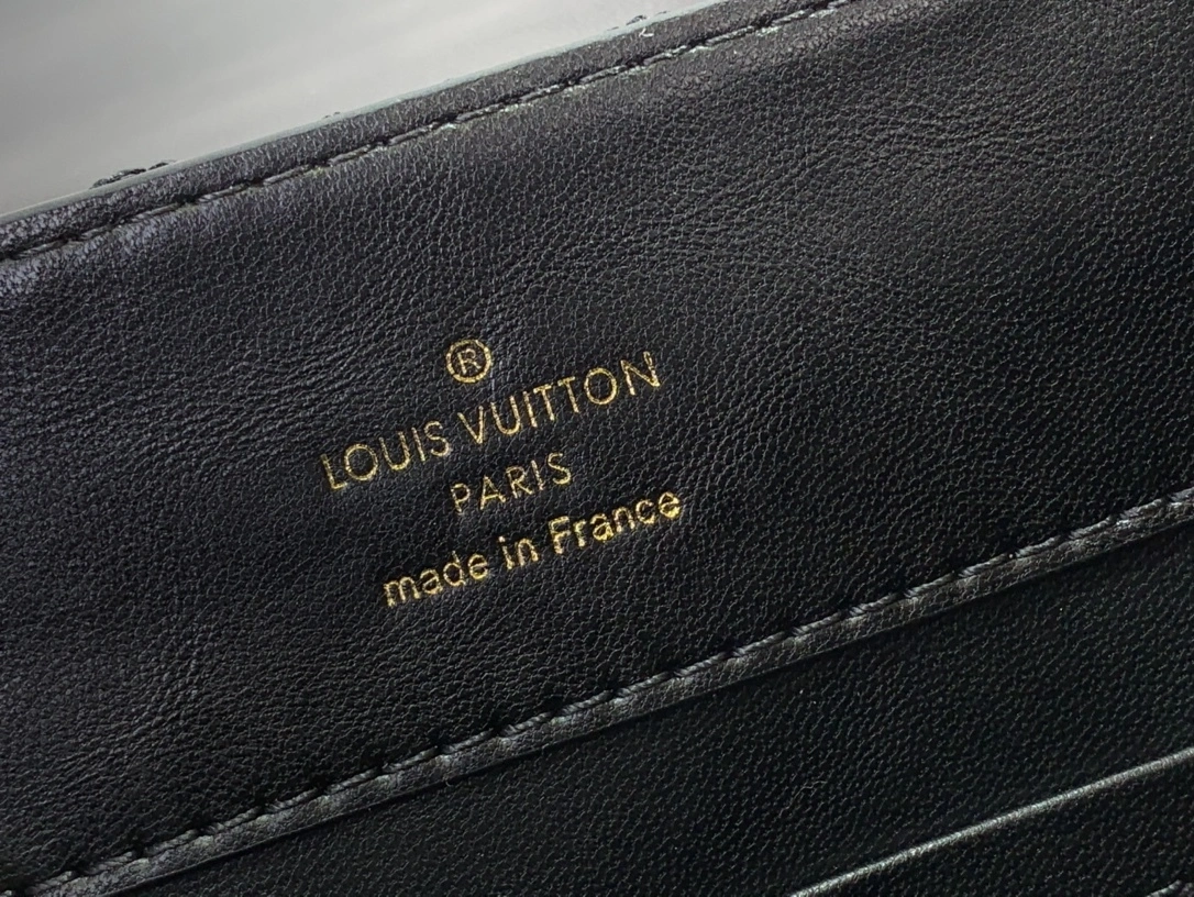 MOMO-- 8V M25284 high quality version Capucines East-West MM sheepskin item:E-B063C0539