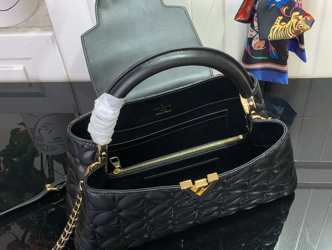 MOMO-- 8V M25284 high quality version Capucines East-West MM sheepskin item:E-B063C0539