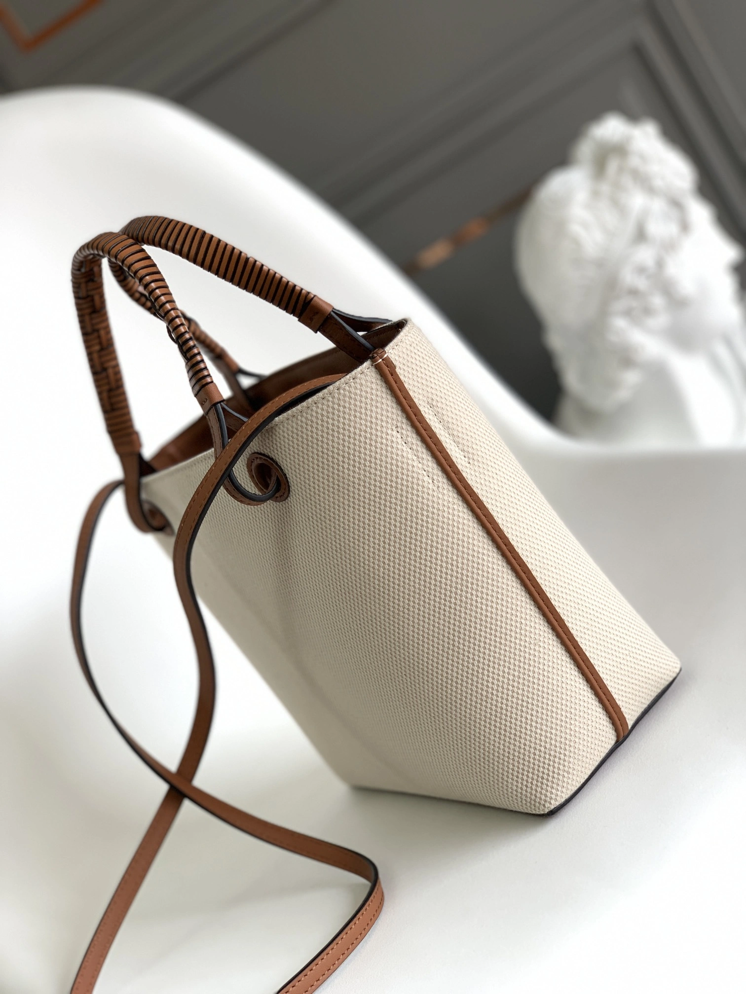 MOMO-- 8o5w5 A717S74X01-2426 high quality version cowhide Amazona mini item:E-B177H2705