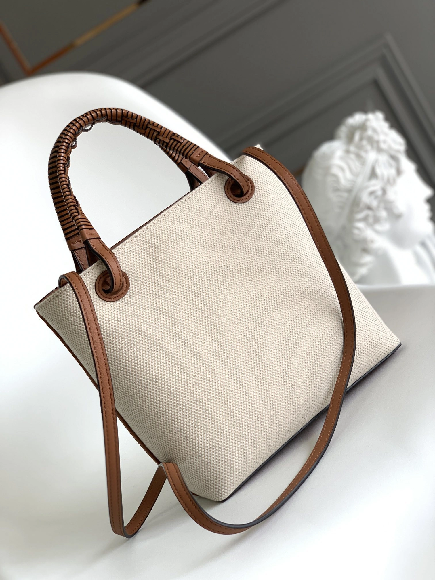 MOMO-- 8o5w5 A717S74X01-2426 high quality version cowhide Amazona mini item:E-B177H2705