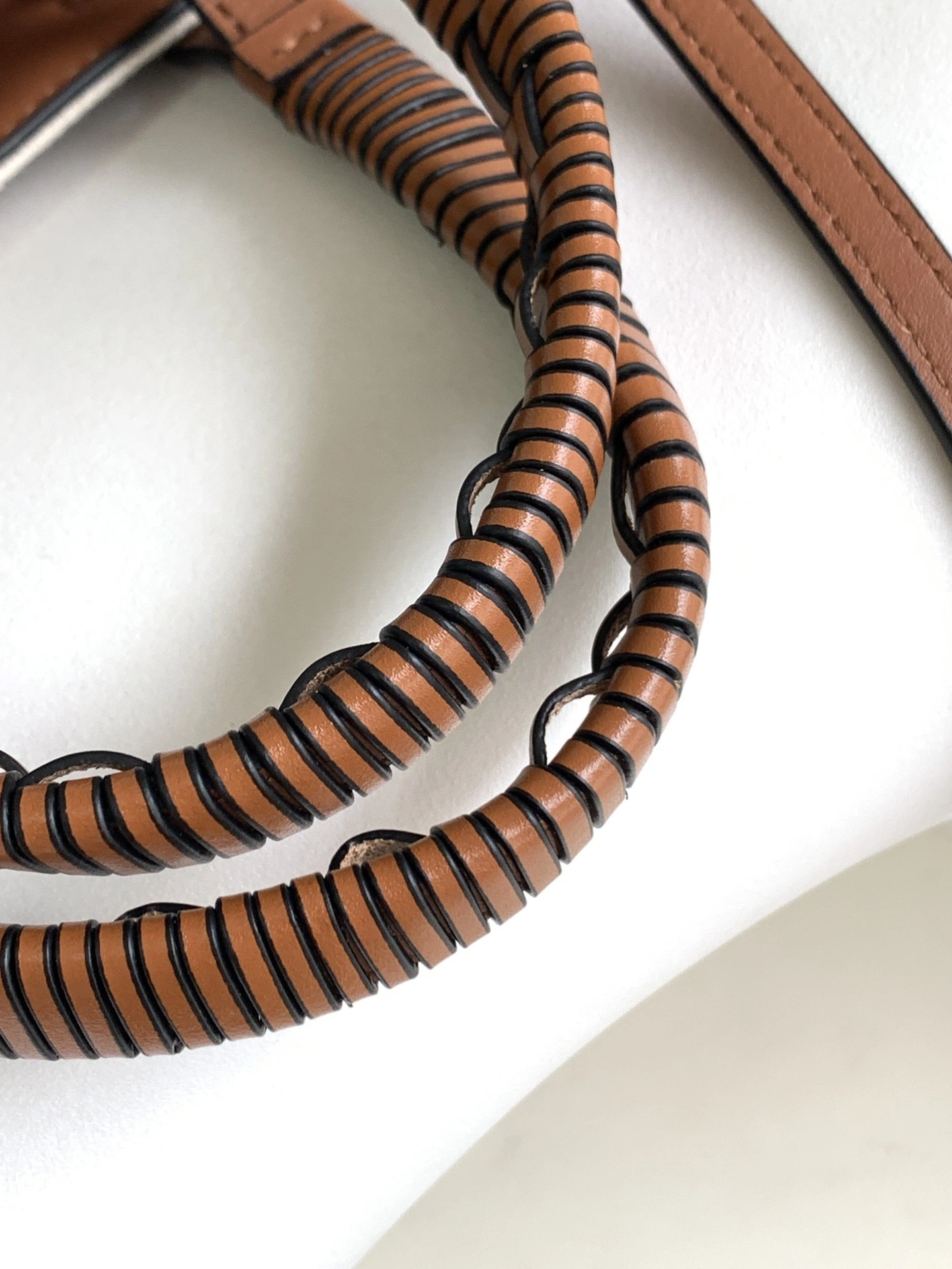 MOMO-- 8o5w5 A717S74X01-2426 high quality version cowhide Amazona mini item:E-B177H2705
