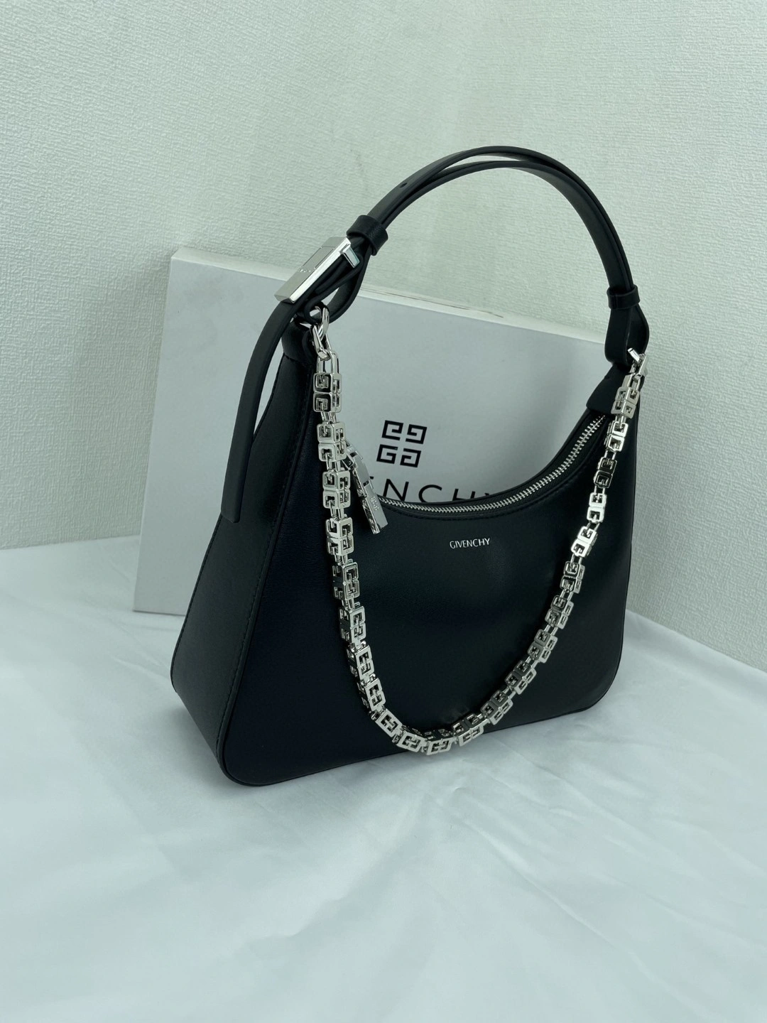 & BB50LGB1A4-001 Calfskin Moon cut item : BT-B225D0824W