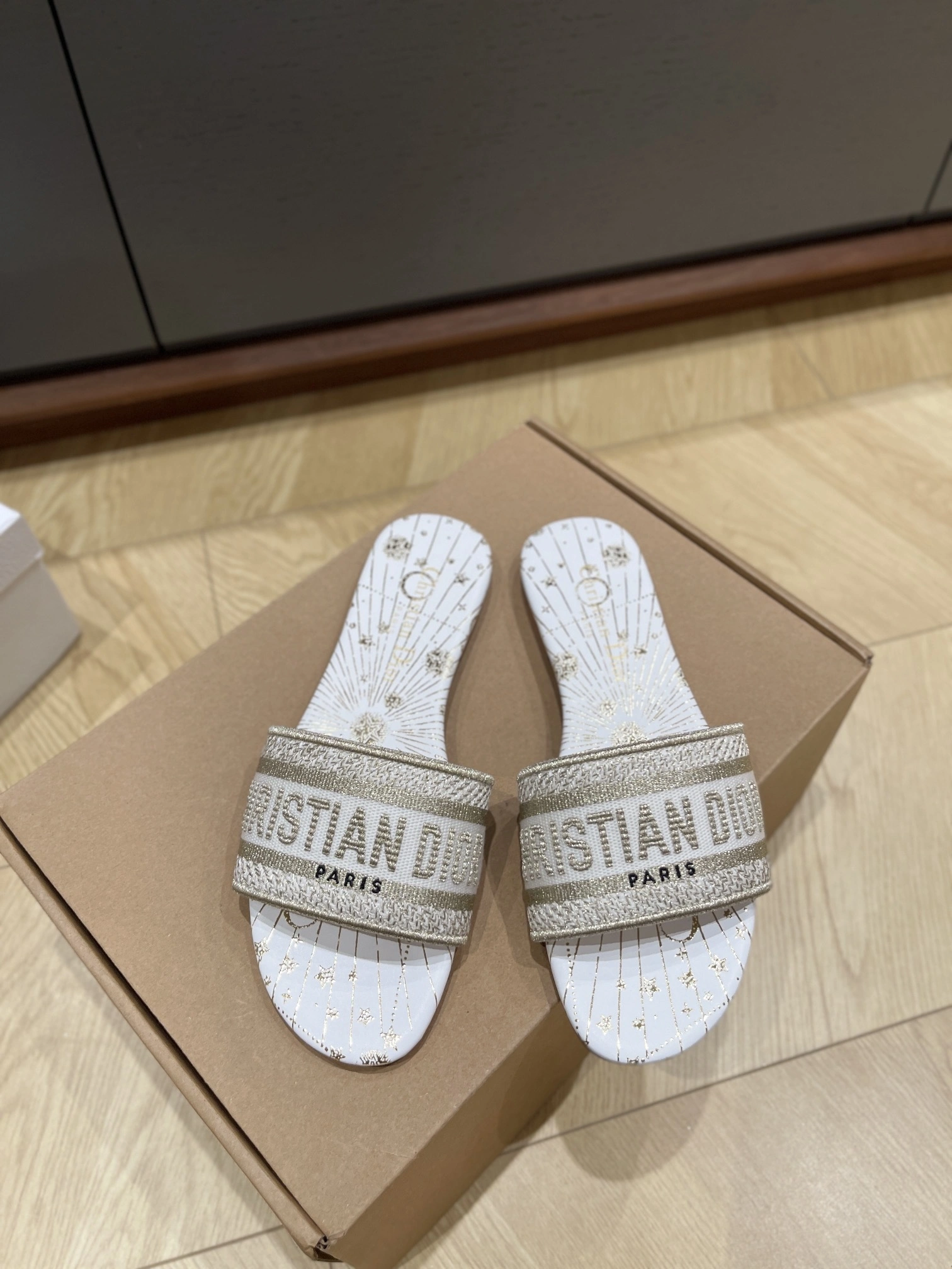 & COCO-- 4ior KCQ209CNM_S09W embroidery item:E-XW03F0615