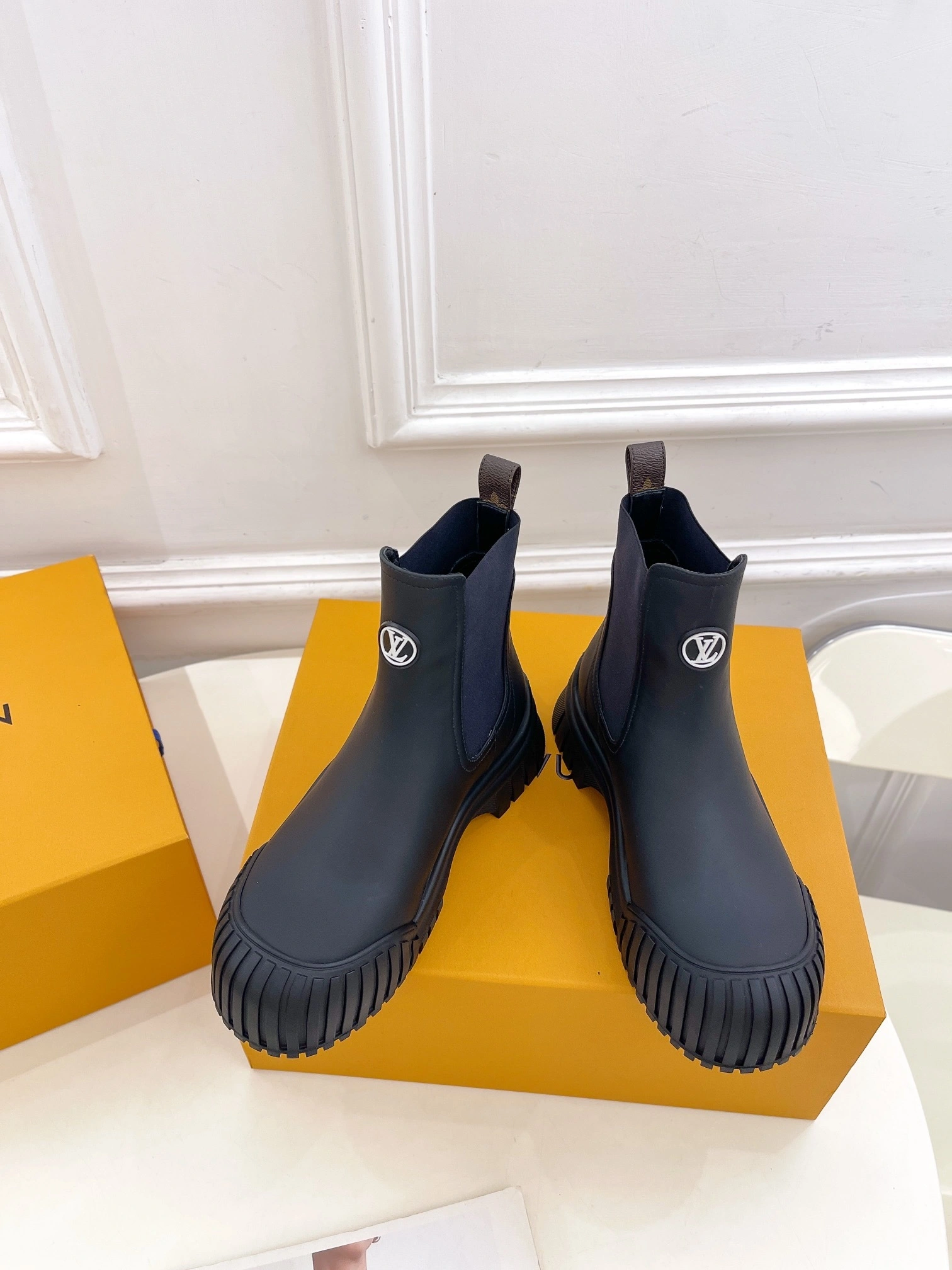 & COCO-- 8V 1ABUI1 Heel height：4cm cowhide item:E-X000F1775H