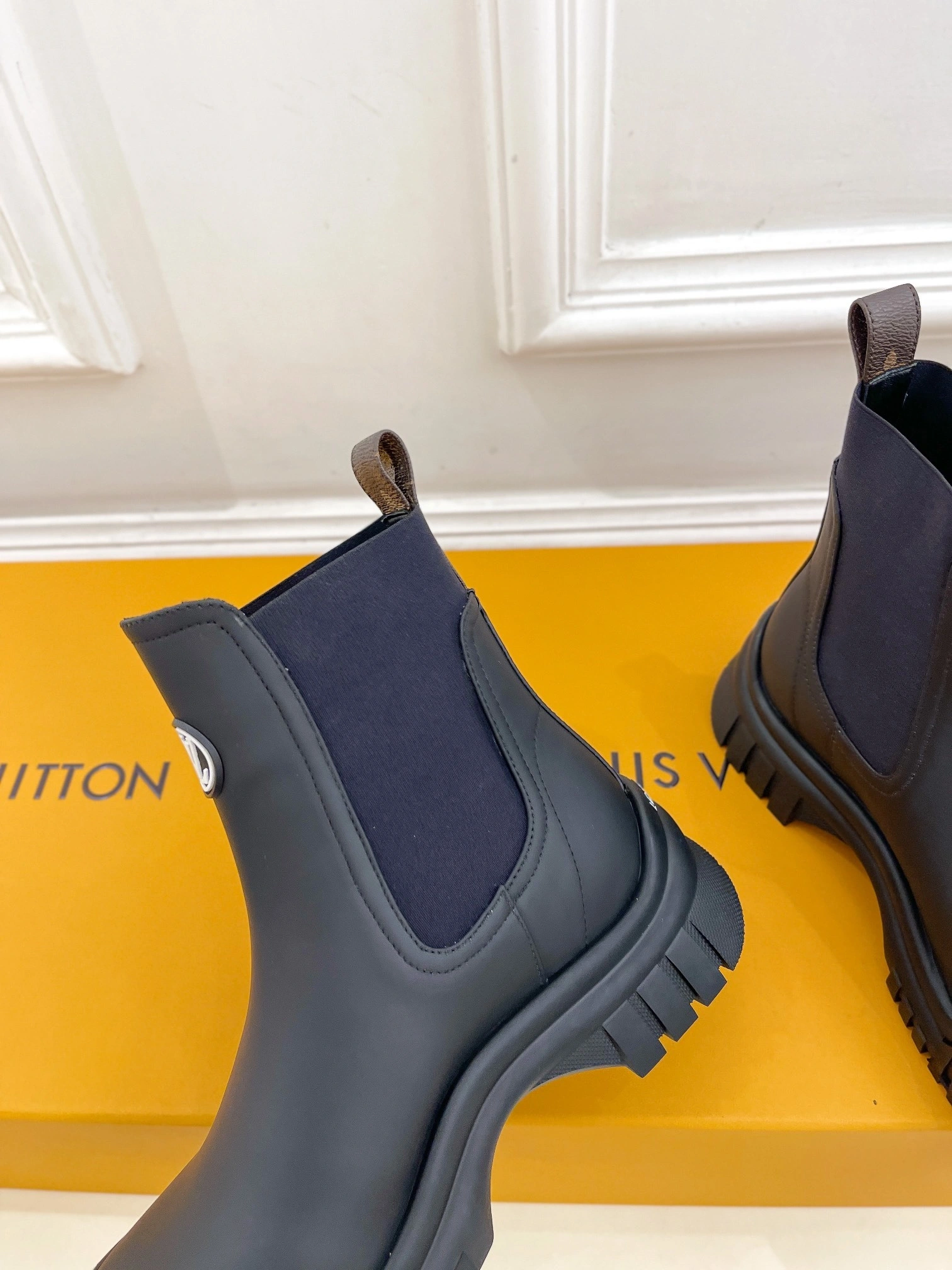 & COCO-- 8V 1ABUI1 Heel height：4cm cowhide item:E-X000F1775H