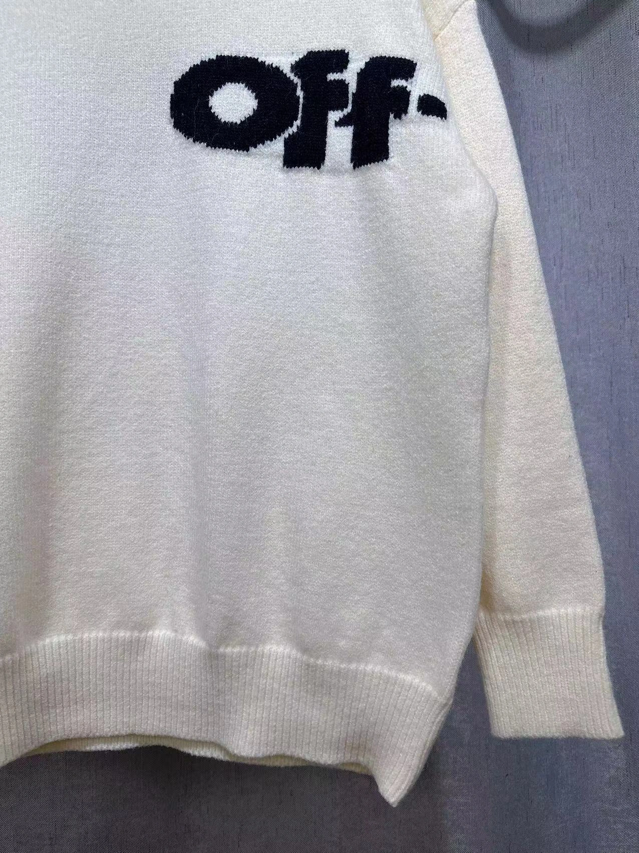 & Gemini-- Off Whit5 logo 2colour item:E-F199G0802-2
