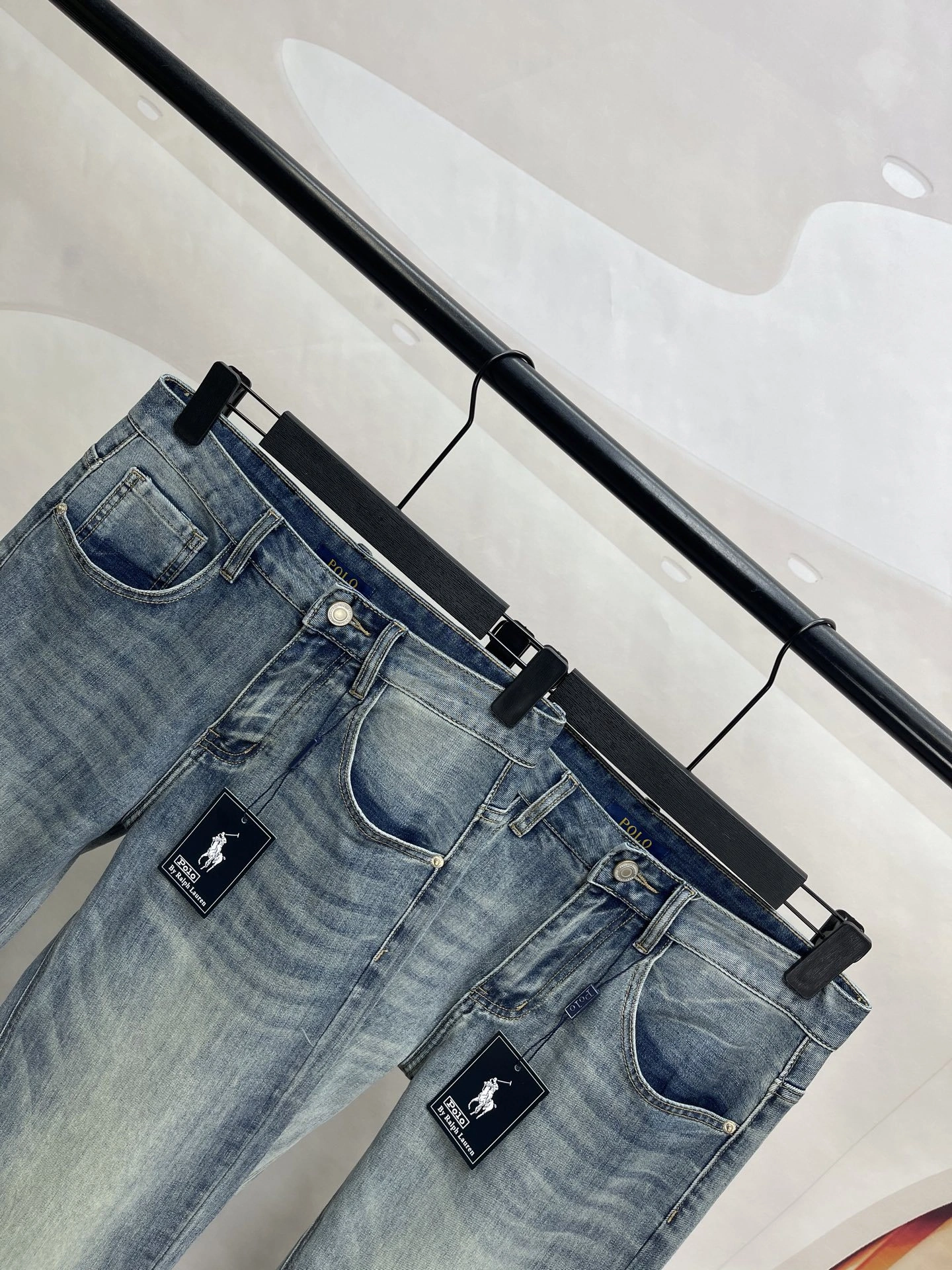 & Gemini--R18ph item: E-F000I1599F