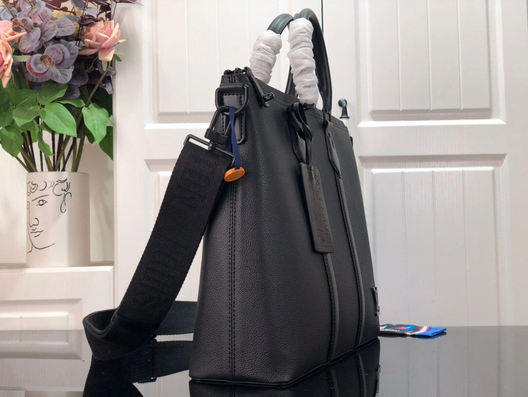 & &Lock It Tote Aer M59158 item:A-B063A0340X