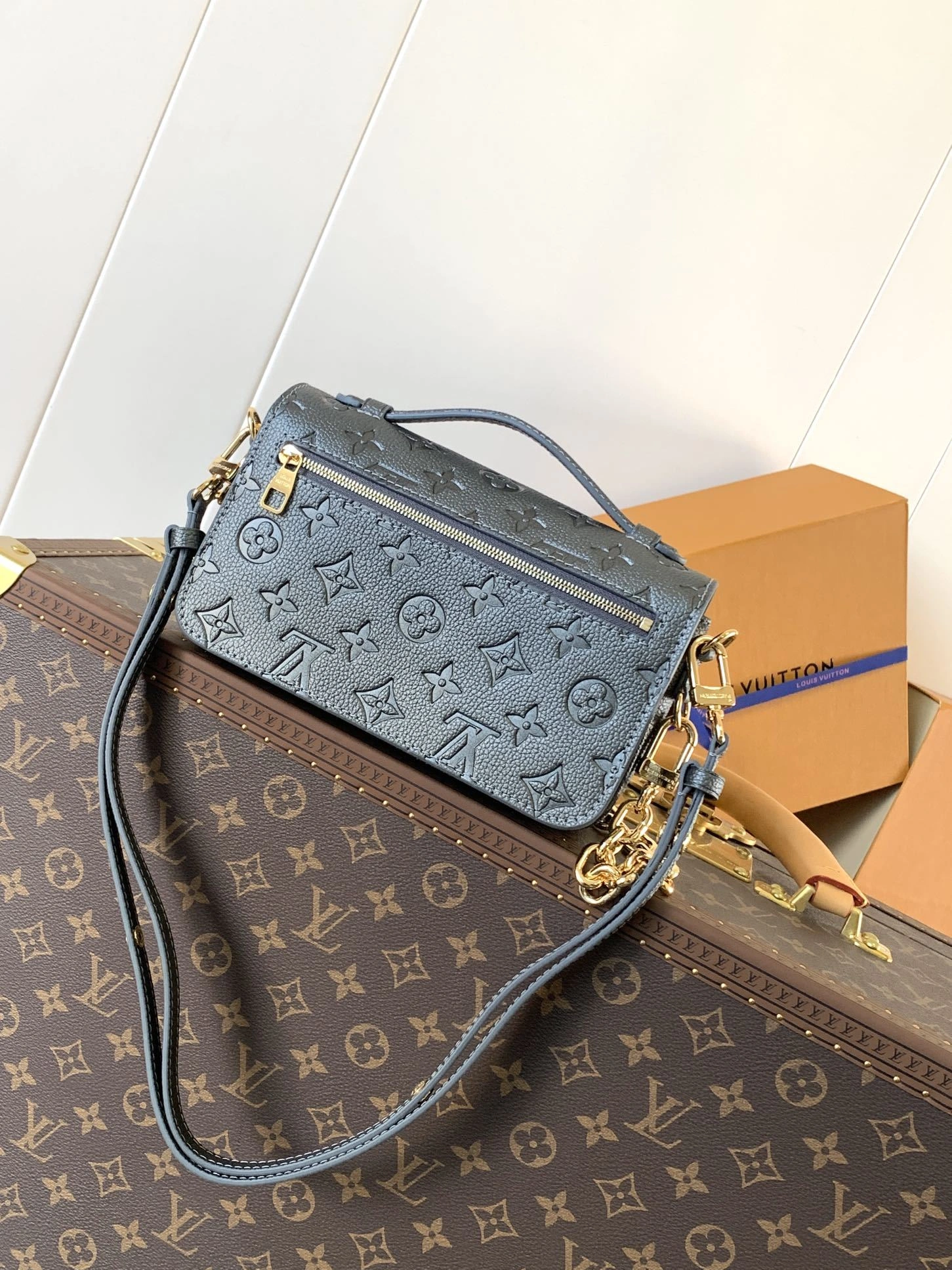 MOMO-- 8V M11998 high quality version Pochette Métis East West Ski cowhide item:F-B000A2110