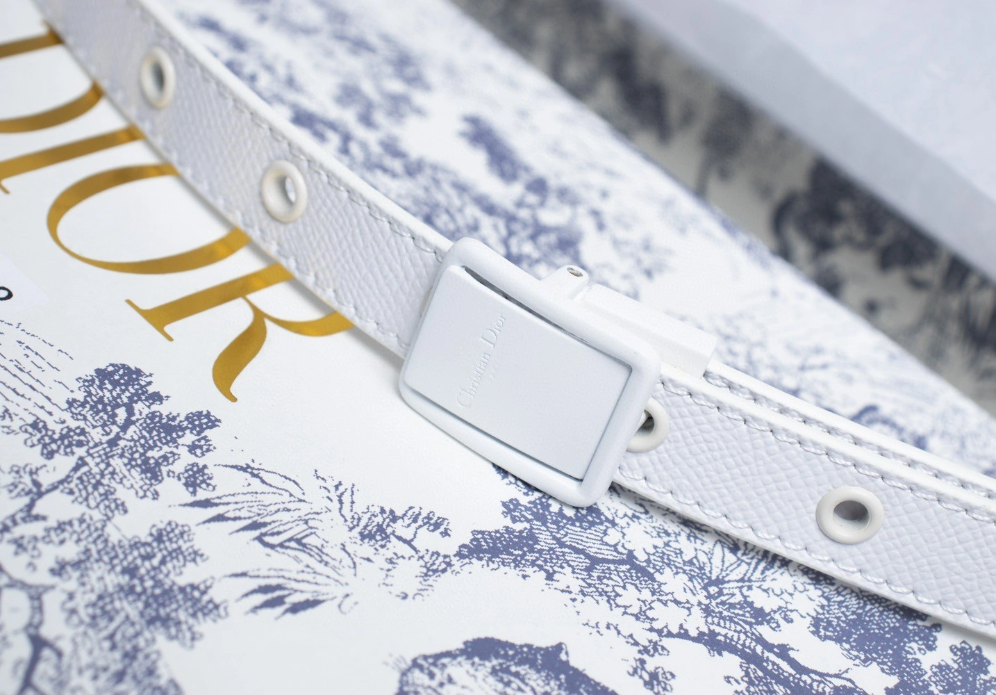 & M9203IBFK Montaigne item : BT-B020B2136