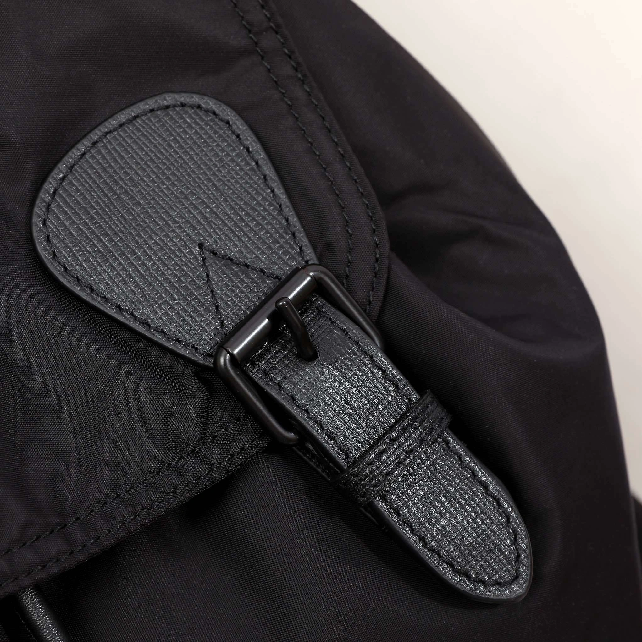 & MOMO-- 4015479 item:D-B000A2444R