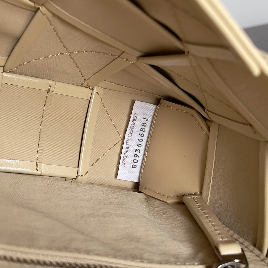 MOMO-- V595t1 667298VCQ719762 high quality version Calfskin waxed skin item:E-B063A0868