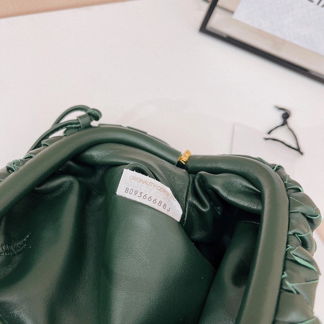 MOMO- high quality version 585852VCPP13035 585852-VCPP1-3035 Pouch20 item：B-B063G2331C