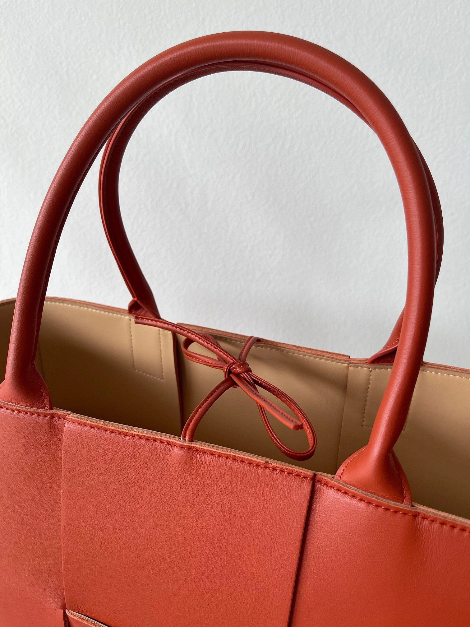 MOMO- high quality version 609175-VMAY3-7660 Intreccio tote lambskin item：B-B063I0706C
