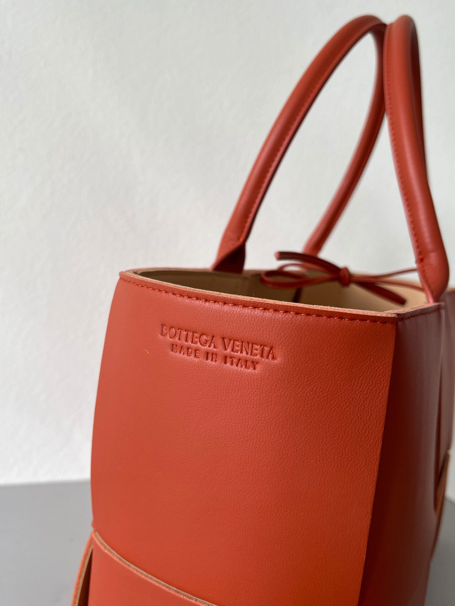 MOMO- high quality version 609175-VMAY3-7660 Intreccio tote lambskin item：B-B063I0706C