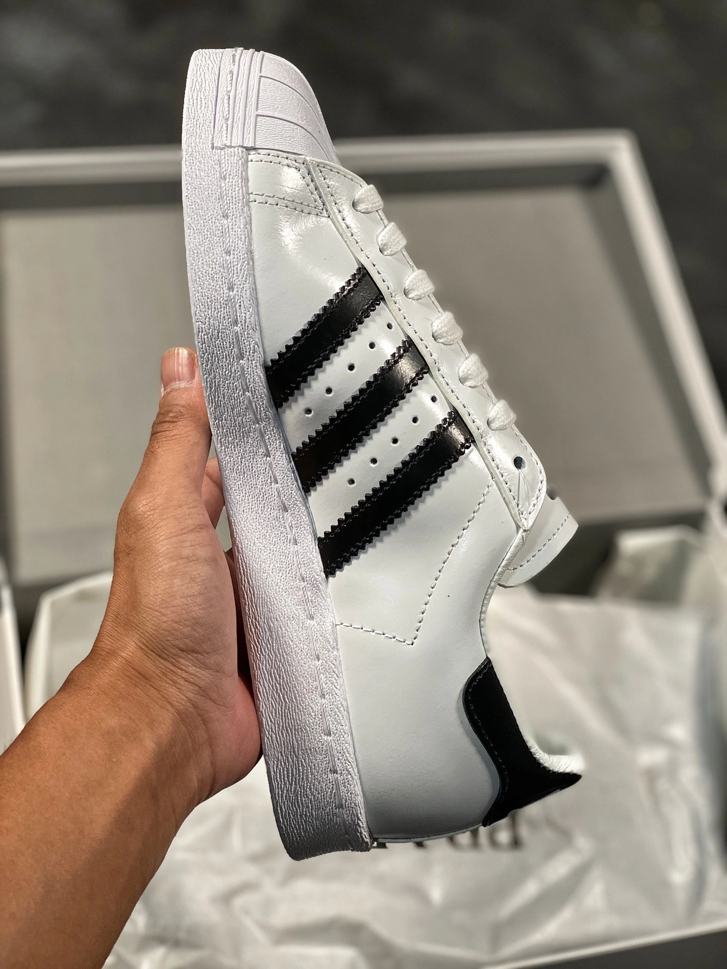 Flying pig-- 14i41s FW6680 Pr141 x Originals Superstar 80s"White Black" item: E-X000L2427B
