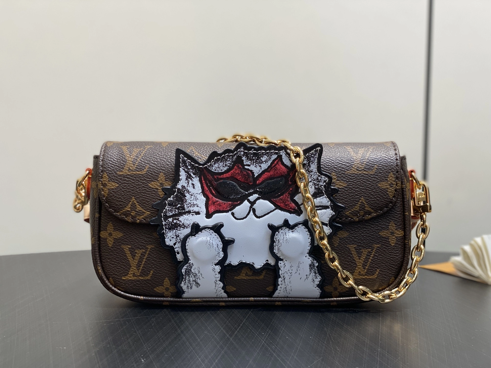MOMO-- 8V M15148 high quality version Wallet on Chain Ivy Travel With Grace Codington item:E-B000J1838