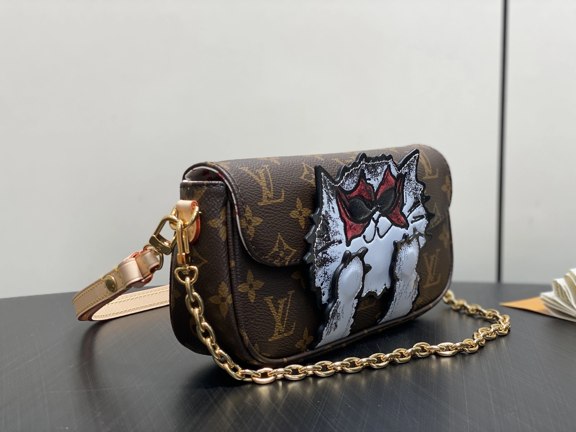 MOMO-- 8V M15148 high quality version Wallet on Chain Ivy Travel With Grace Codington item:E-B000J1838