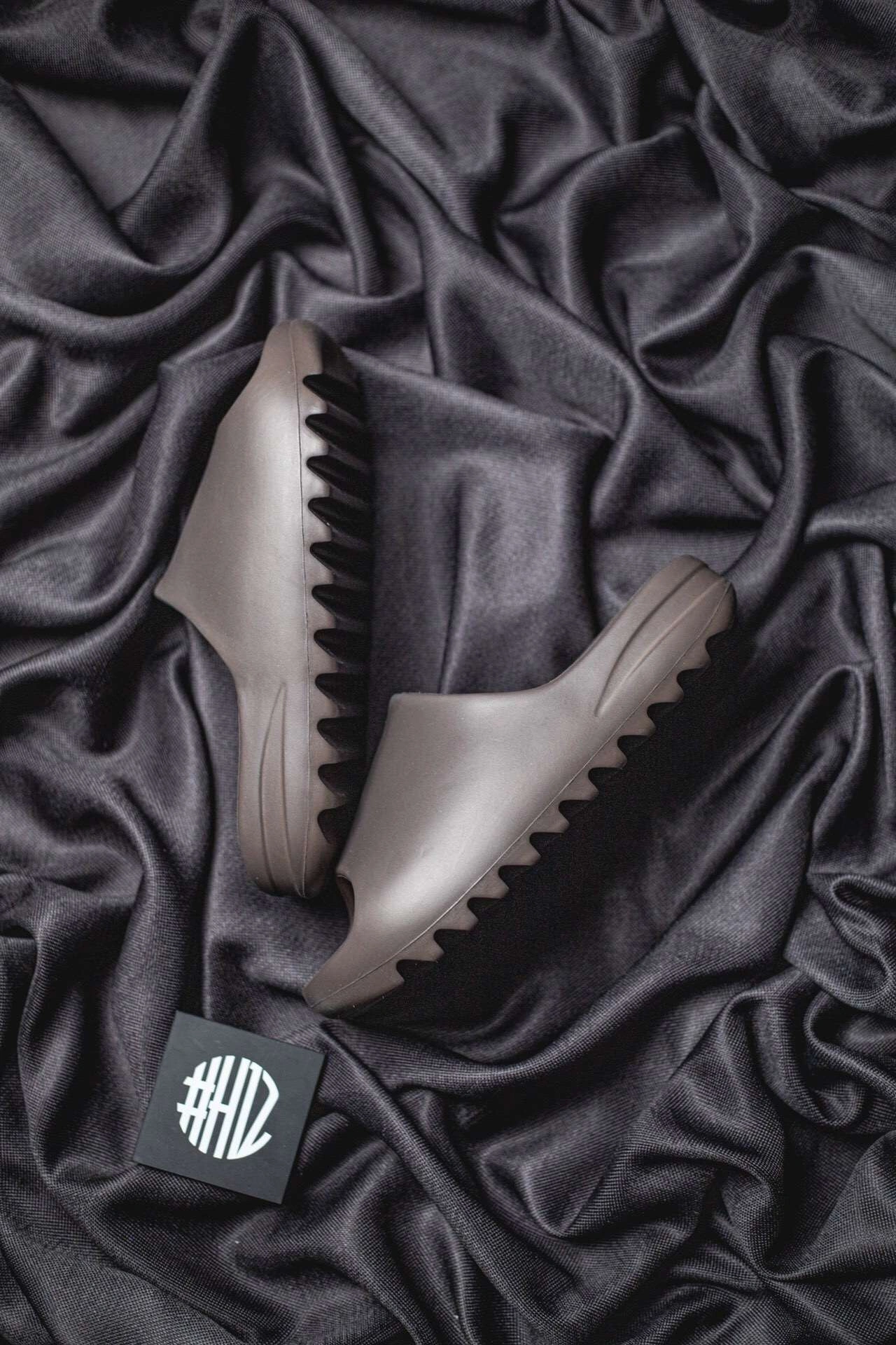 & !&sneakers3a-- G55495 item : P319X14D2302