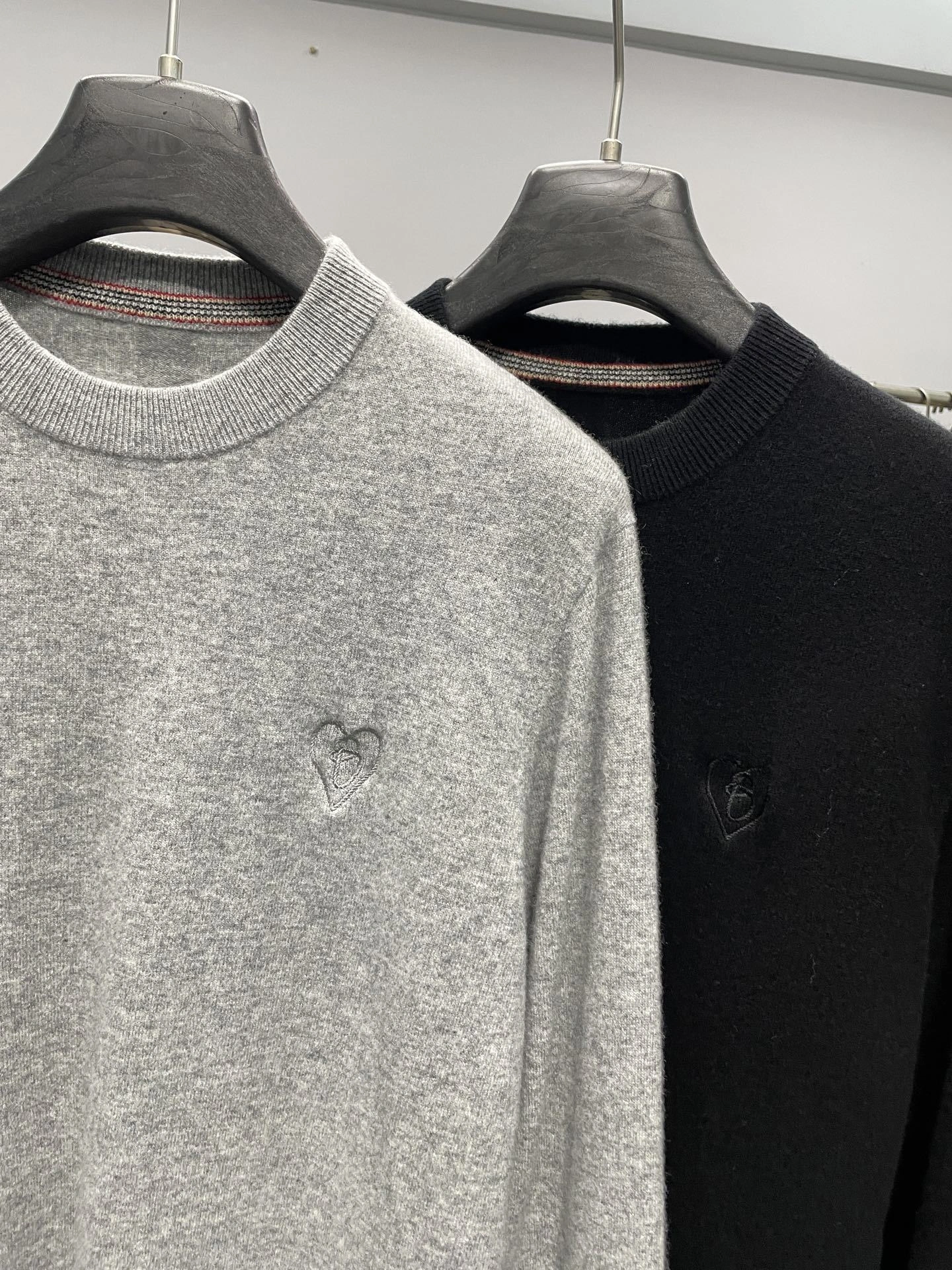 Bald Eagle-- 2ur25rry high quality version wool cashmere embroidery Soft and comfortable 2Colour item:E-F360K1811-2