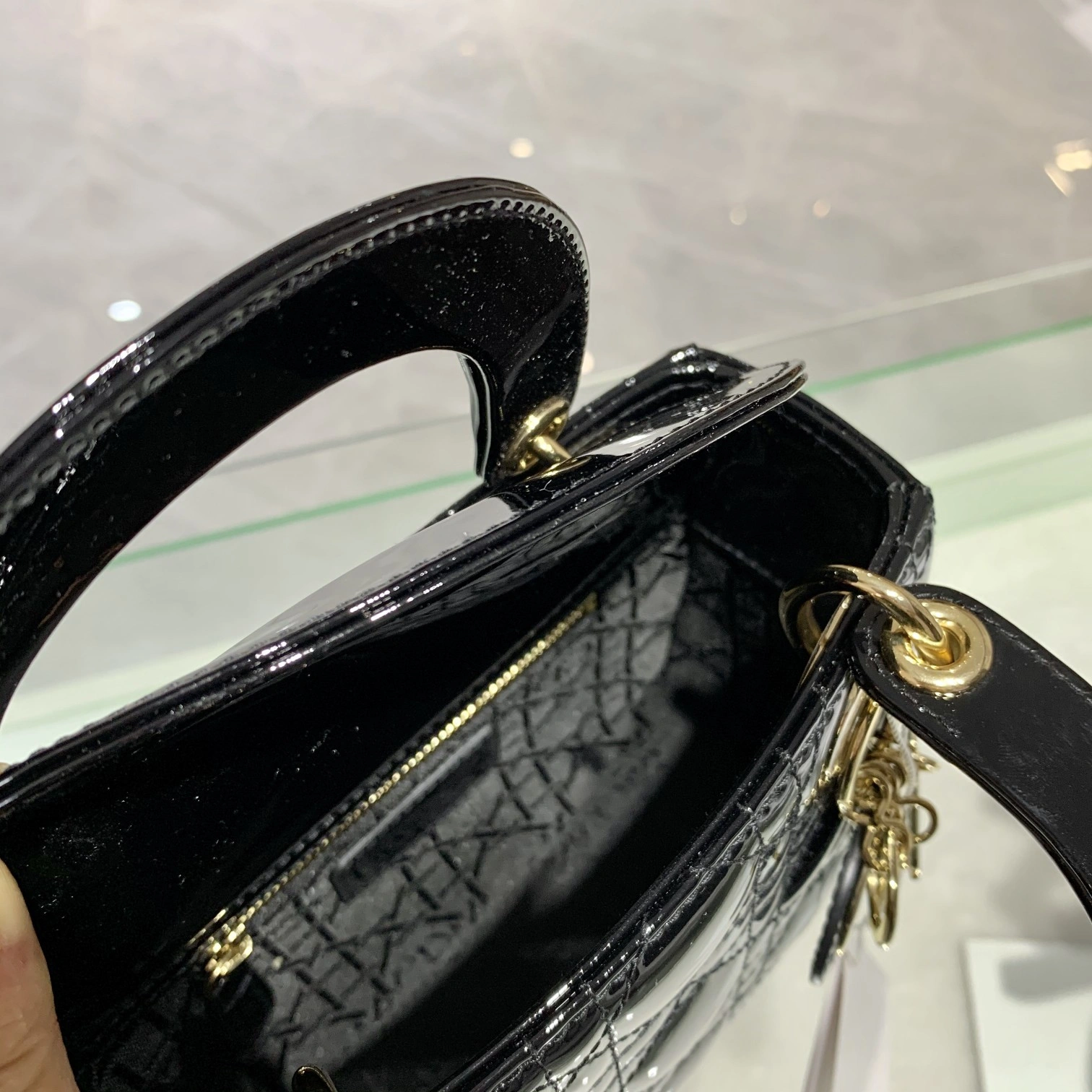 Custombag--M0505OWCB_M900 M0505OWCB-M900 Lady high quality version Black patent leather item：C-B803D0735