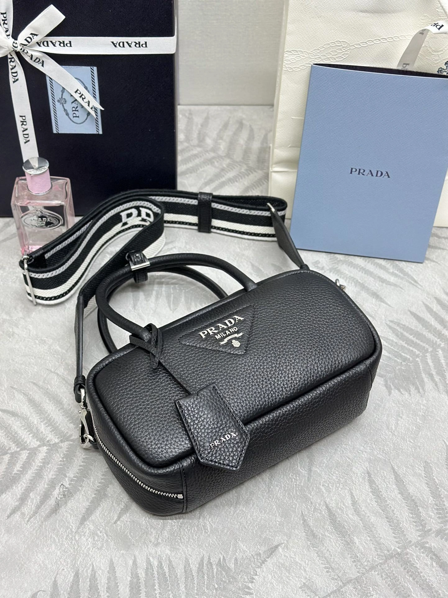 MOMO--Pr141 1BB102_2DKV_F0002_V_3OO high quality version cowhide sheepskin item:E-B000K0737