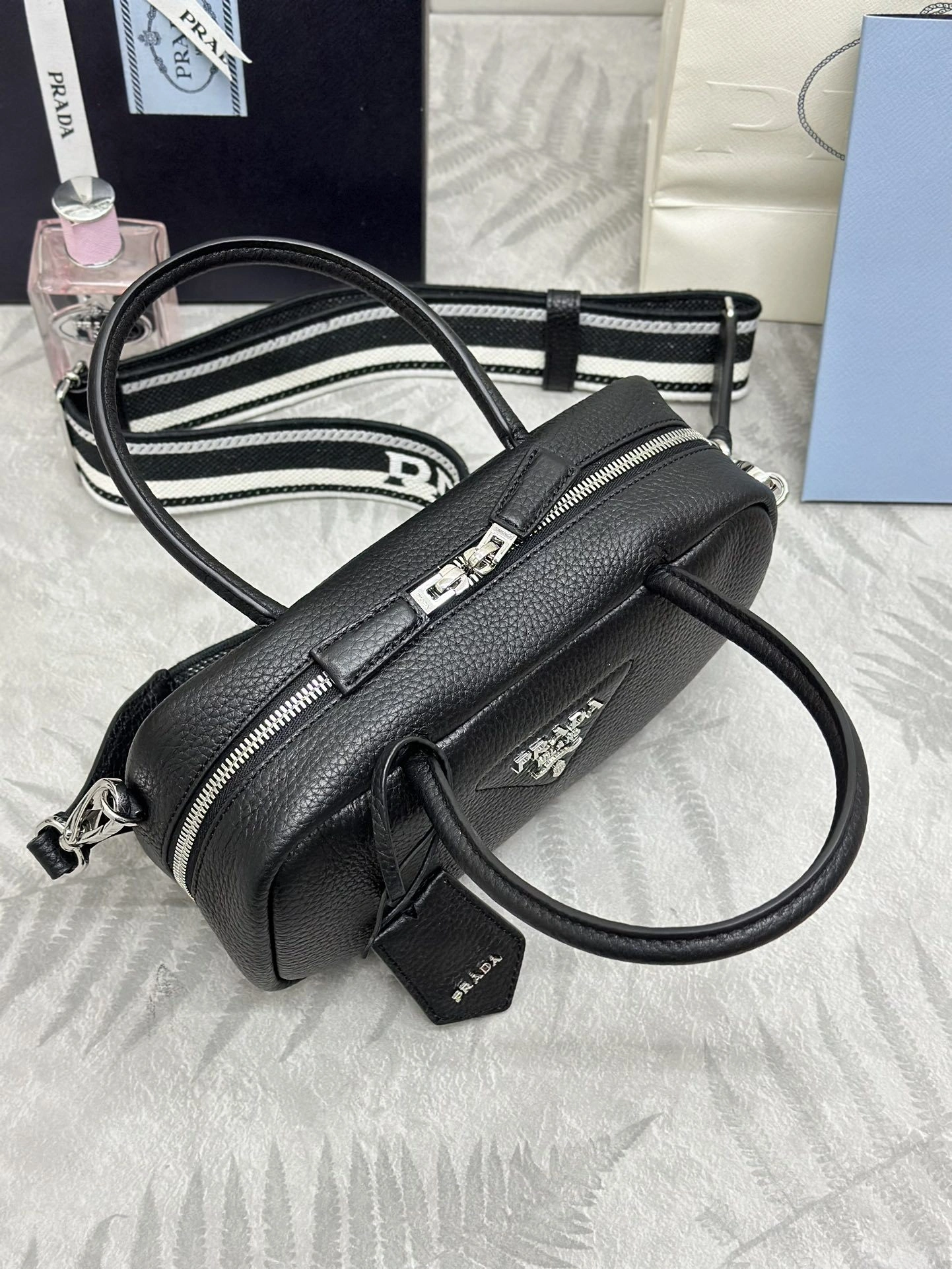 MOMO--Pr141 1BB102_2DKV_F0002_V_3OO high quality version cowhide sheepskin item:E-B000K0737