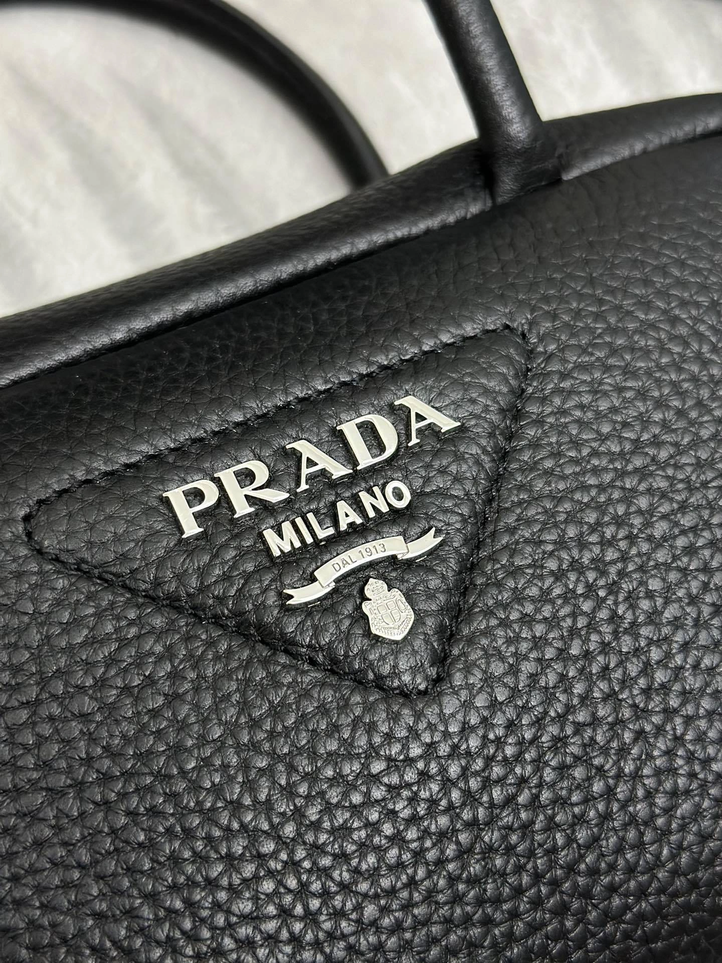 MOMO--Pr141 1BB102_2DKV_F0002_V_3OO high quality version cowhide sheepskin item:E-B000K0737