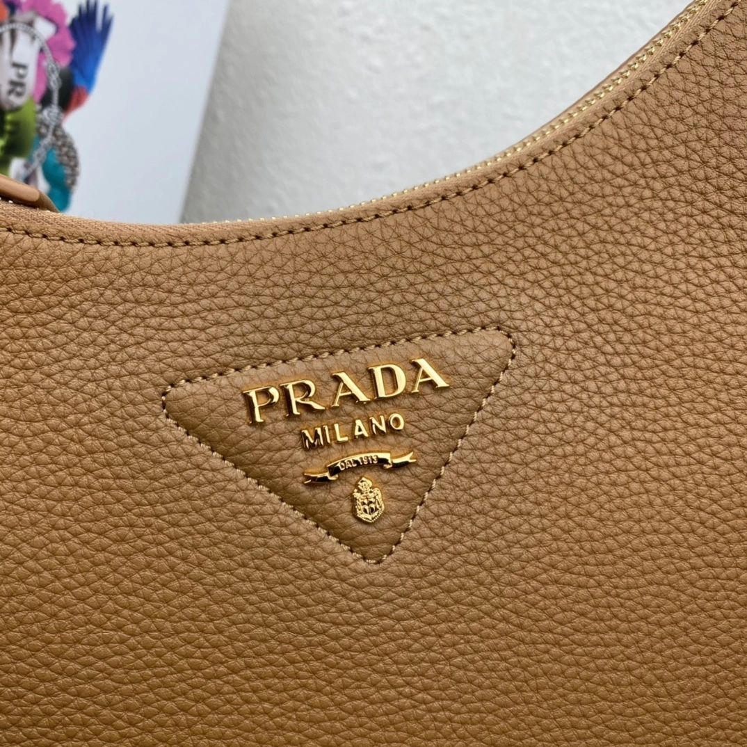 MOMO-- Pr141 1BC178_2DKV_F03CW_V_1OO cowhide sheepskin high quality version item:D-B063K2219