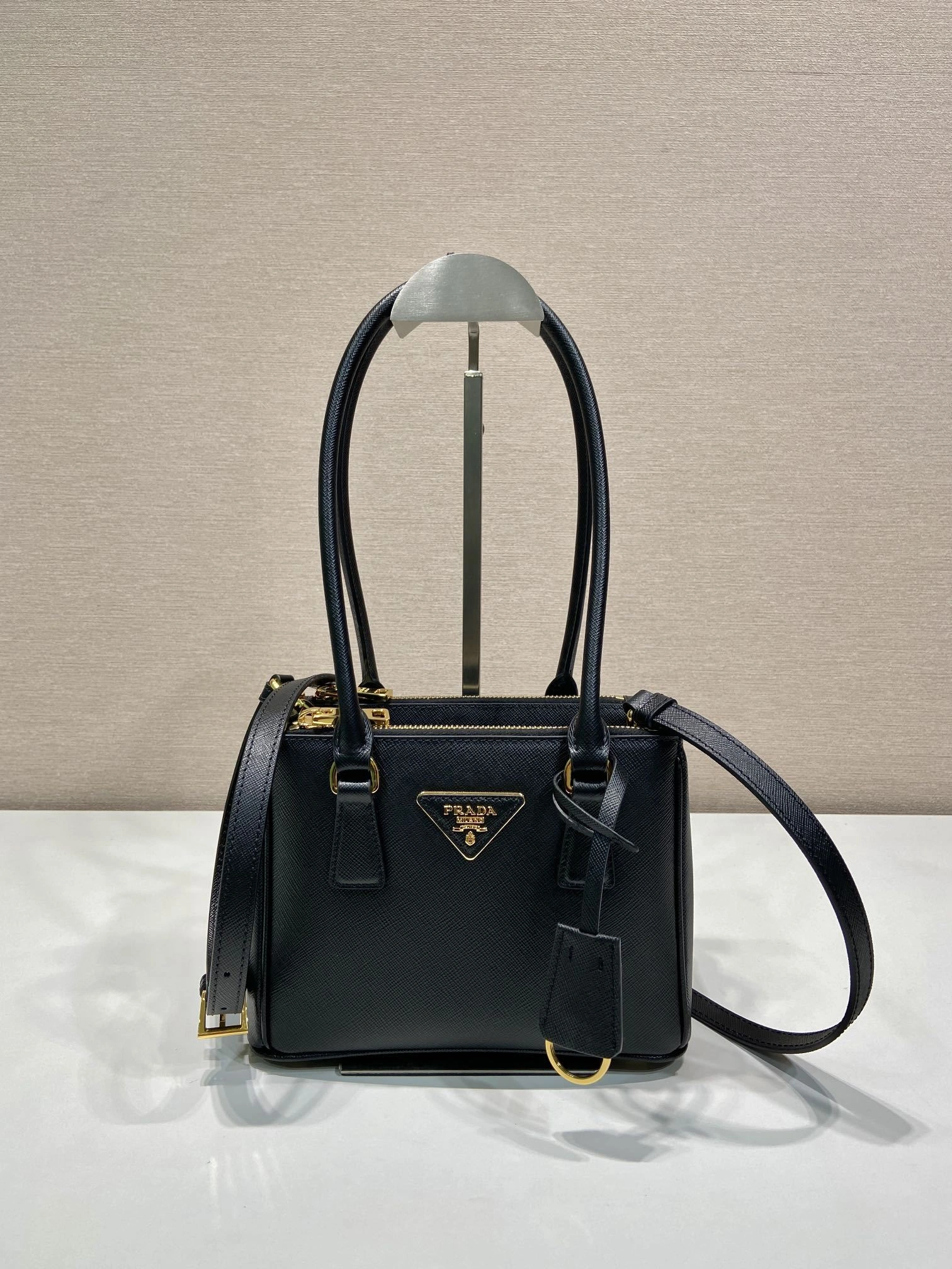 MOMO-- Pr141 1BA906_NZV_F0002_V_ZOM high quality version cowhide Galleria item:D-B000K1904