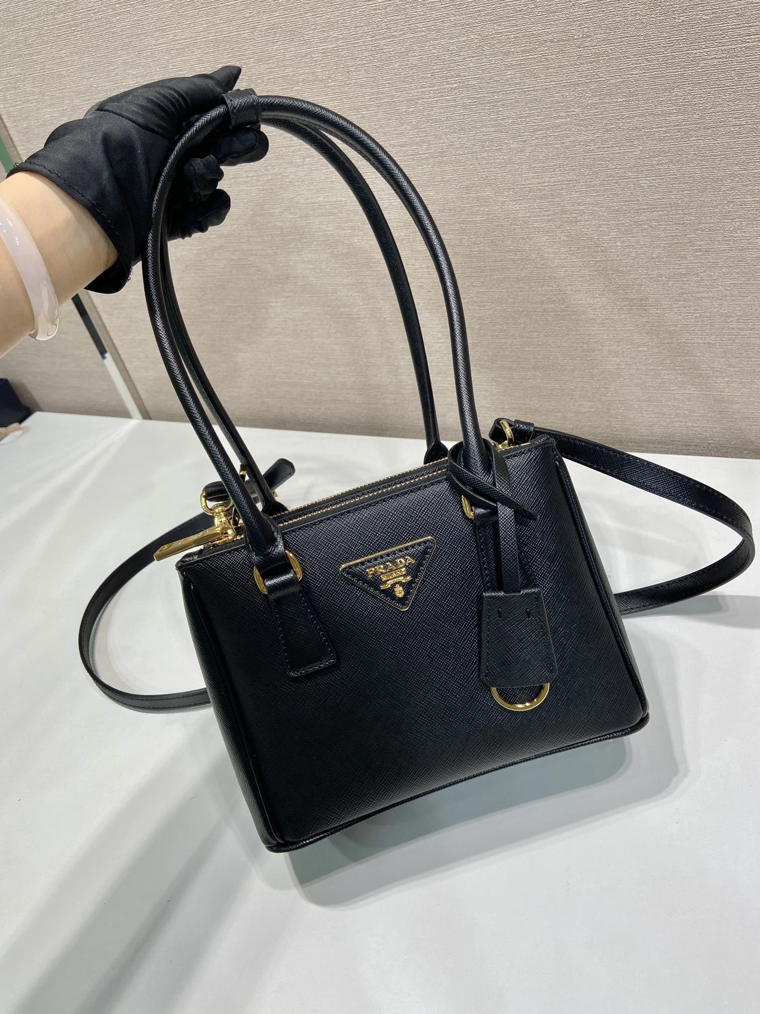 MOMO-- Pr141 1BA906_NZV_F0002_V_ZOM high quality version cowhide Galleria item:D-B000K1904
