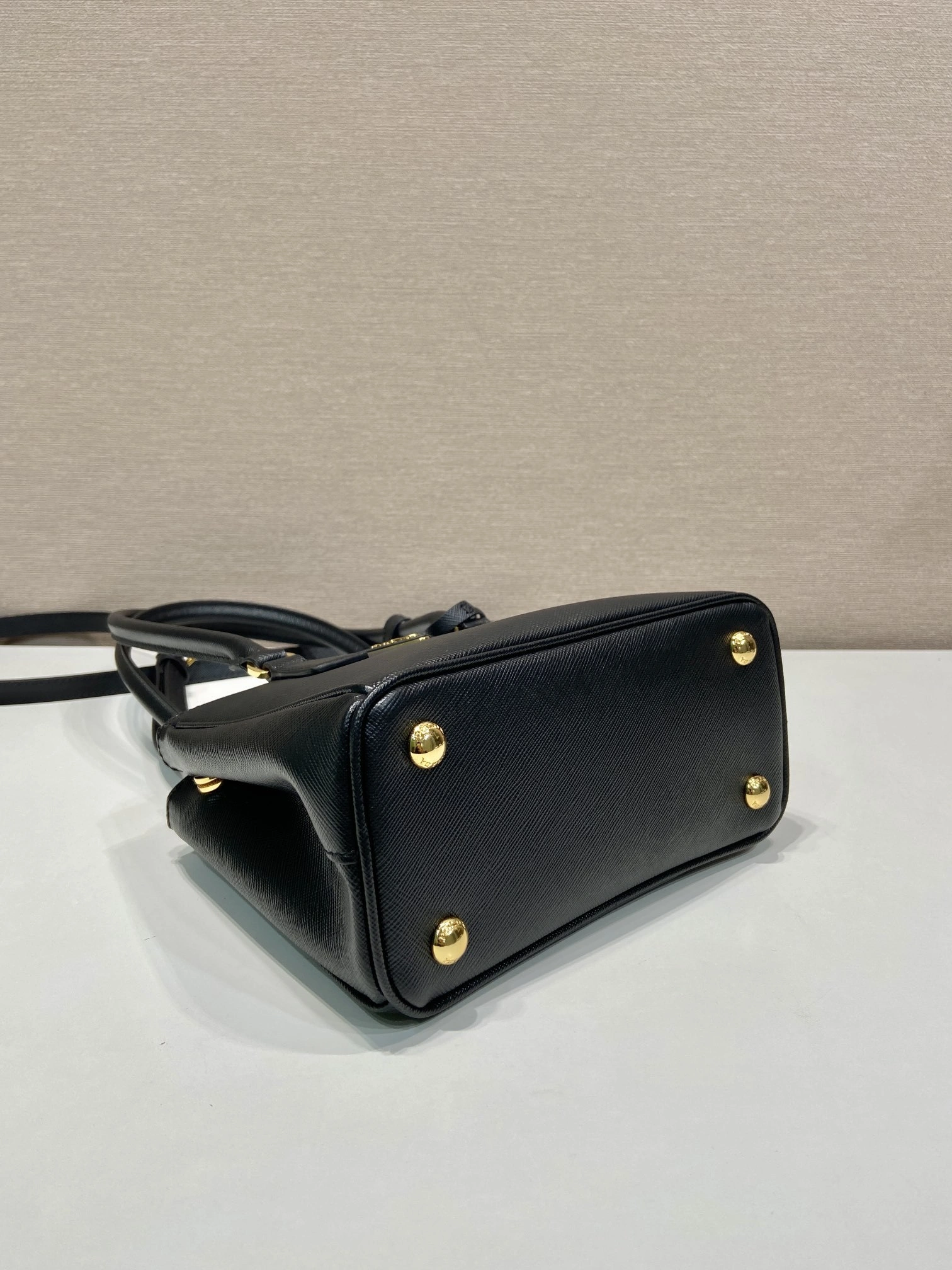 MOMO-- Pr141 1BA906_NZV_F0002_V_ZOM high quality version cowhide Galleria item:D-B000K1904