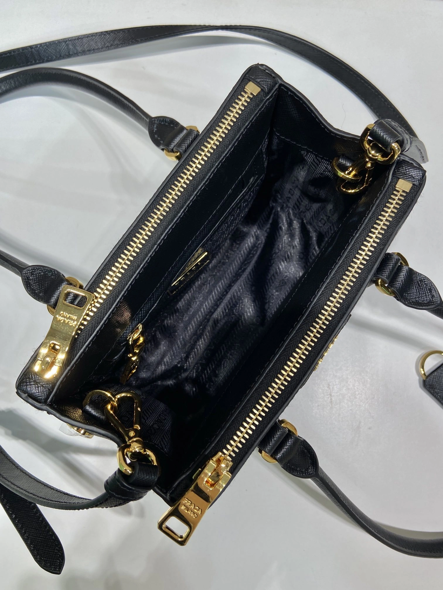 MOMO-- Pr141 1BA906_NZV_F0002_V_ZOM high quality version cowhide Galleria item:D-B000K1904
