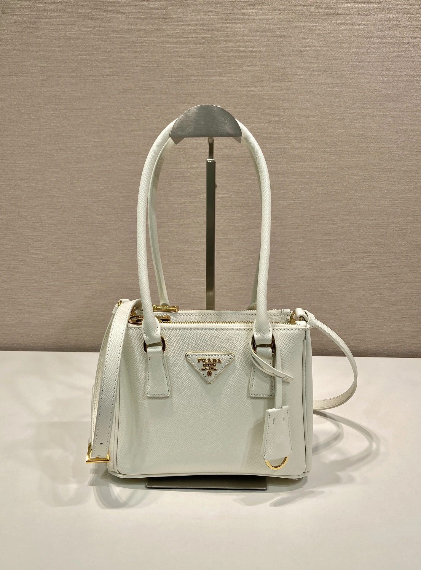 MOMO-- Pr141 1BA906_NZV_F0009_V_ZOM high quality version Galleria cowhide item:D-B000K1911