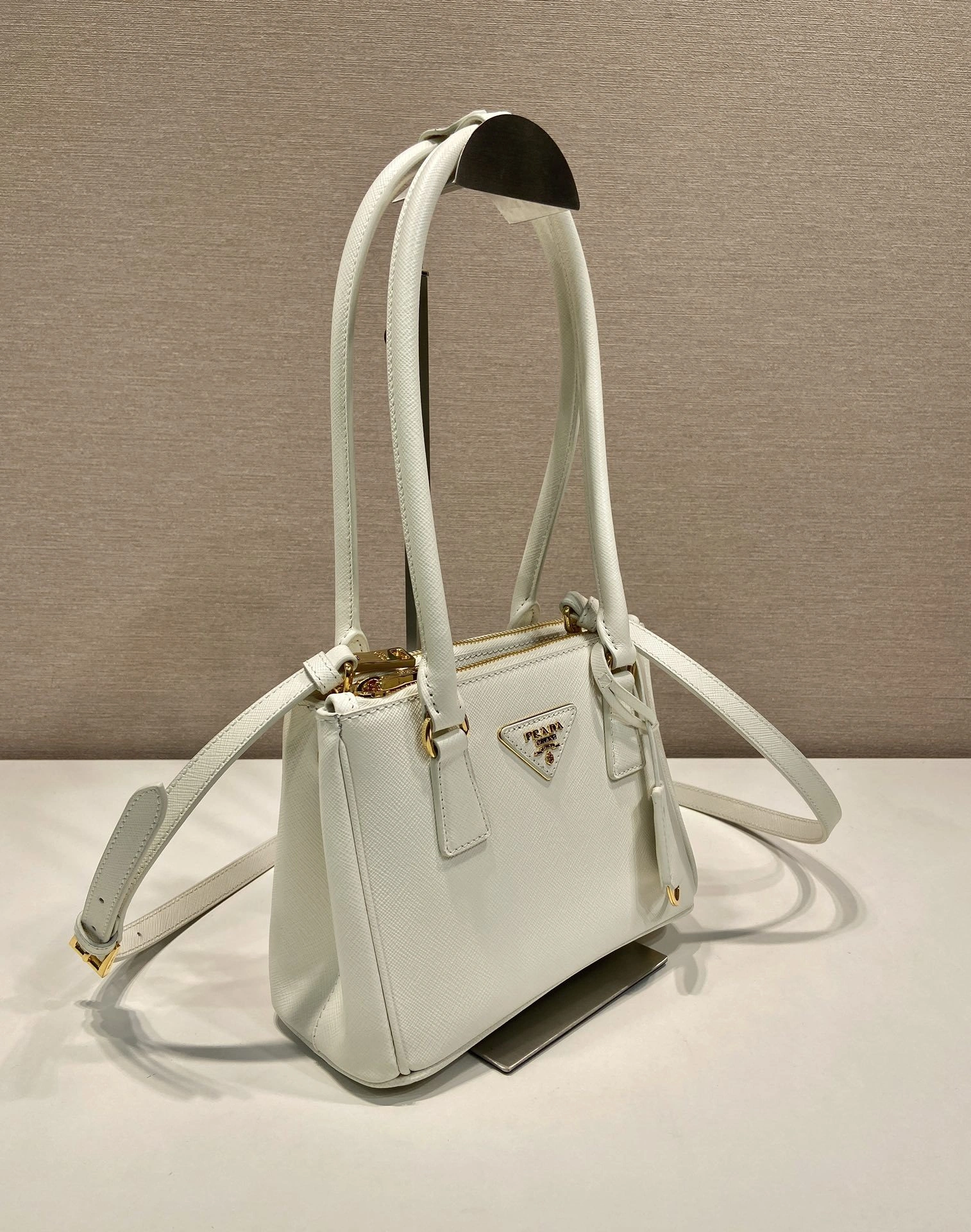 MOMO-- Pr141 1BA906_NZV_F0009_V_ZOM high quality version Galleria cowhide item:D-B000K1911