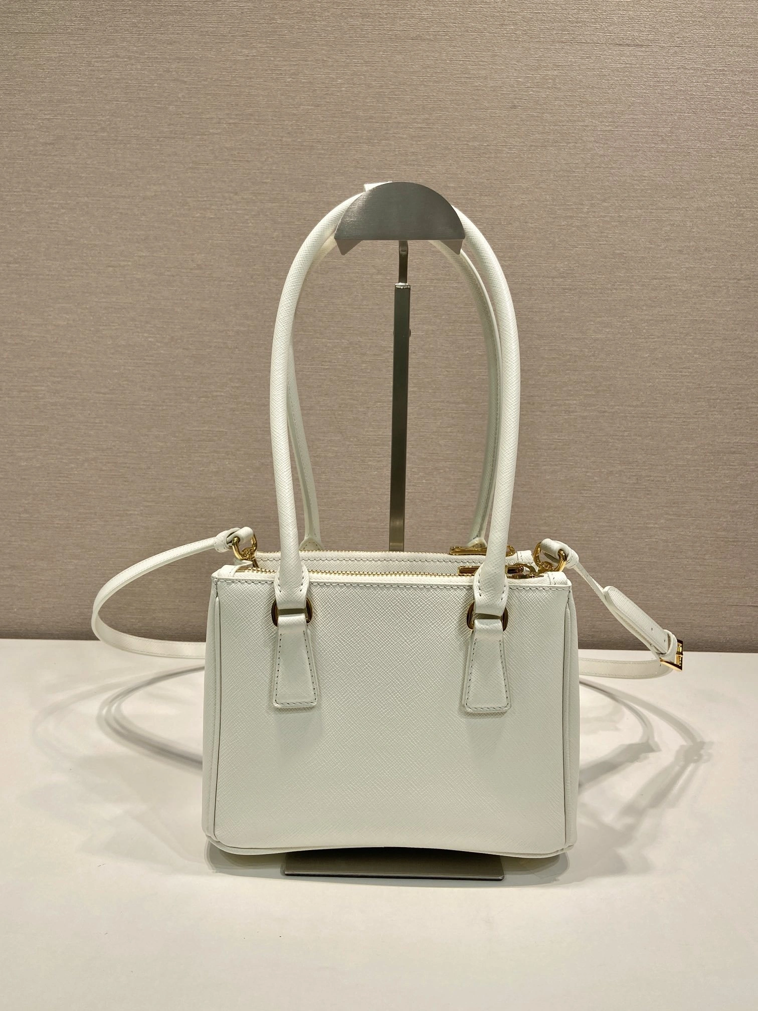 MOMO-- Pr141 1BA906_NZV_F0009_V_ZOM high quality version Galleria cowhide item:D-B000K1911