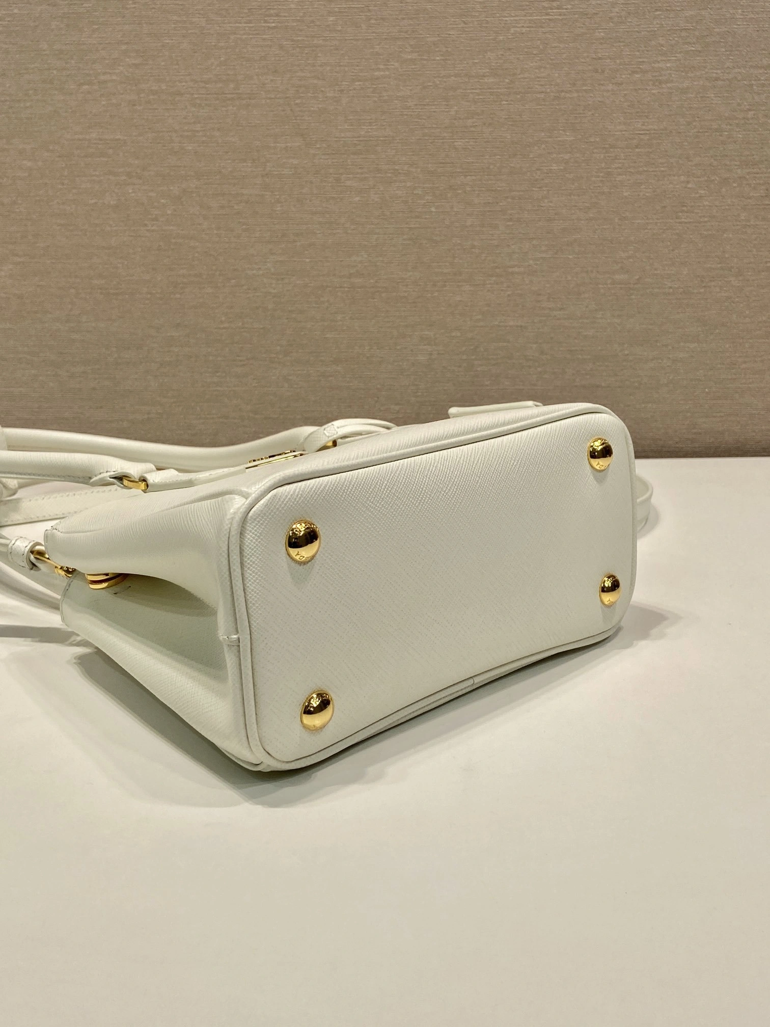 MOMO-- Pr141 1BA906_NZV_F0009_V_ZOM high quality version Galleria cowhide item:D-B000K1911