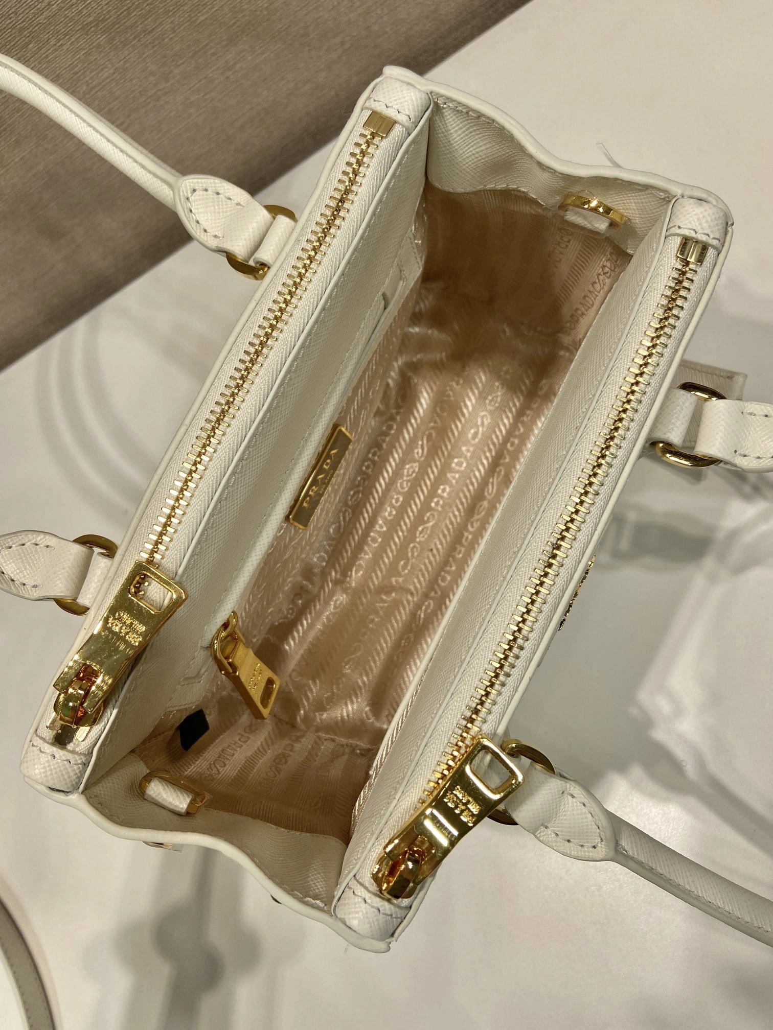 MOMO-- Pr141 1BA906_NZV_F0009_V_ZOM high quality version Galleria cowhide item:D-B000K1911