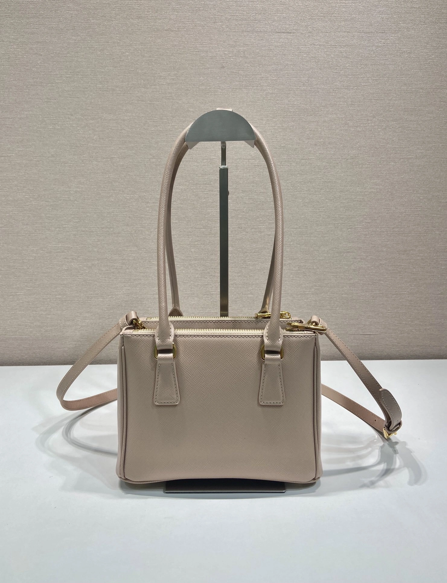 MOMO-- Pr141 1BA906_NZV_F0236_V_ZOM high quality version Galleria cowhide item:D-B000K1910