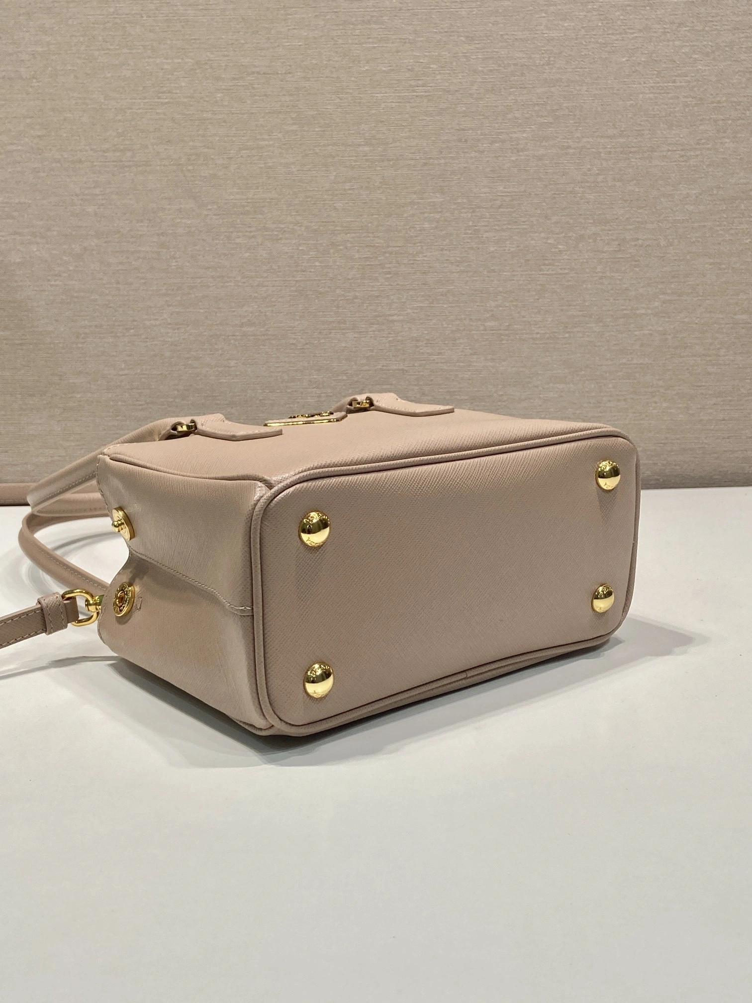 MOMO-- Pr141 1BA906_NZV_F0236_V_ZOM high quality version Galleria cowhide item:D-B000K1910