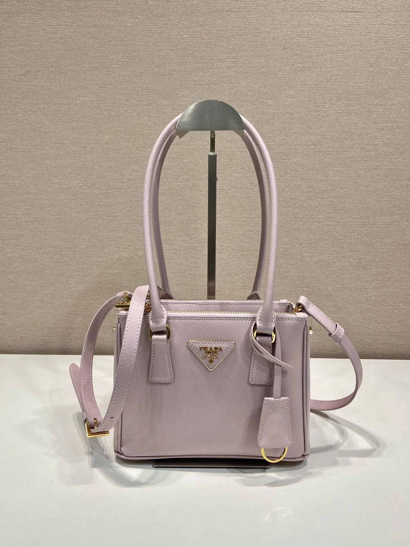 MOMO-- Pr141 1BA906_NZV_F0E18_V_ZOM high quality version Galleria cowhide item:D-B000K2030