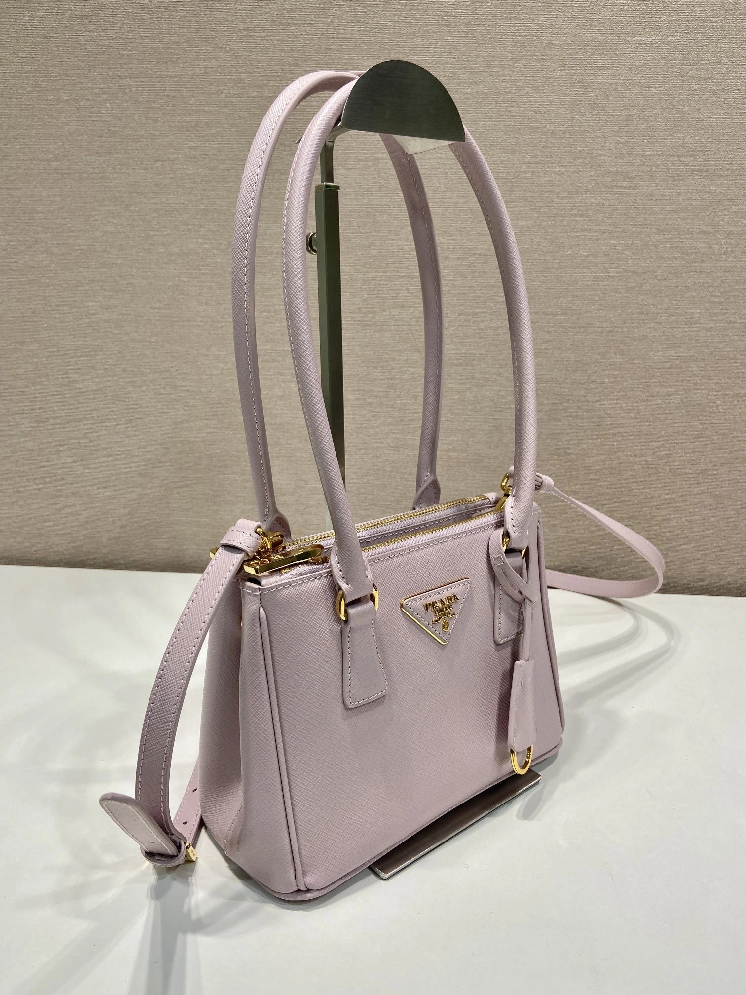 MOMO-- Pr141 1BA906_NZV_F0E18_V_ZOM high quality version Galleria cowhide item:D-B000K2030