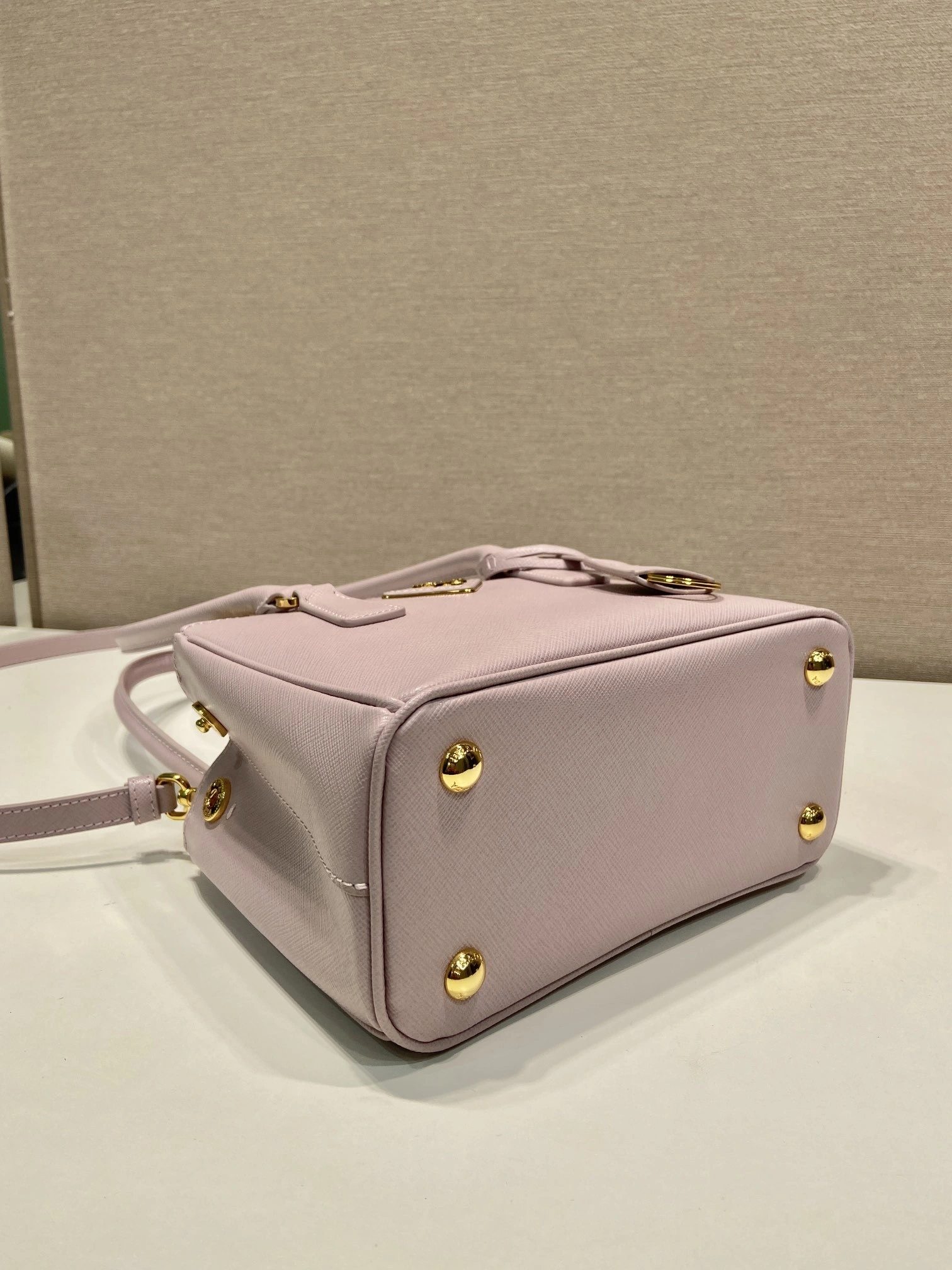 MOMO-- Pr141 1BA906_NZV_F0E18_V_ZOM high quality version Galleria cowhide item:D-B000K2030
