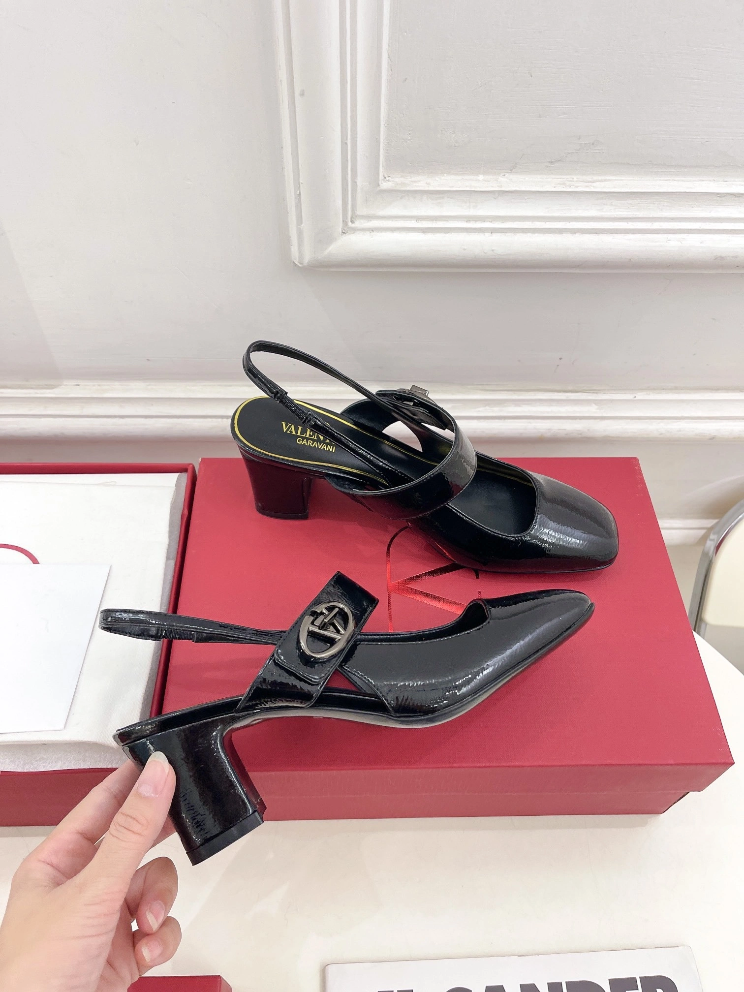 COCO-- V1859ti9o S0JY1IZM0NO Roman Stud Calfskin goatskin Heel height：6CM item:D-X150L2561